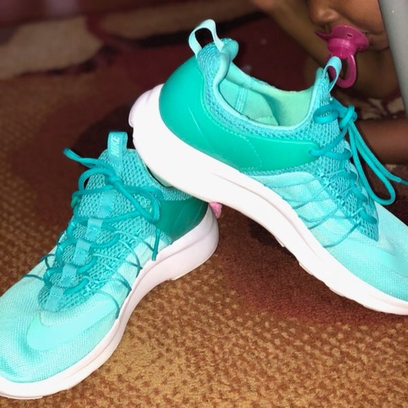🌸🌸SOLD🌸🌸Turquoise Nike - Picture 4 of 8